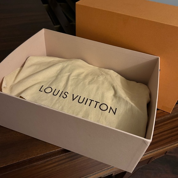 Authentic Louis Vuitton Grand Palais Handbag - Picture 4 of 7